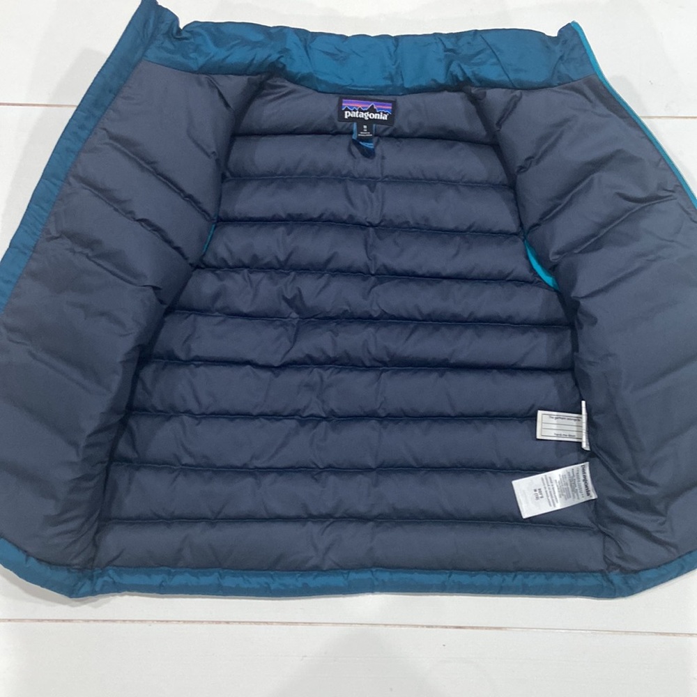 Patagonia Down Vest (kids' size 10) - Picture 7 of 10